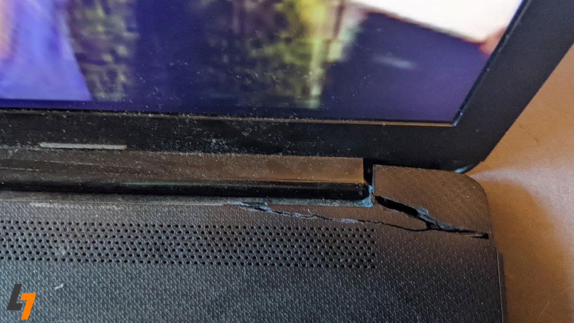 شکستگی غیر قابل تعمیر قاب لپ‌تاپ 