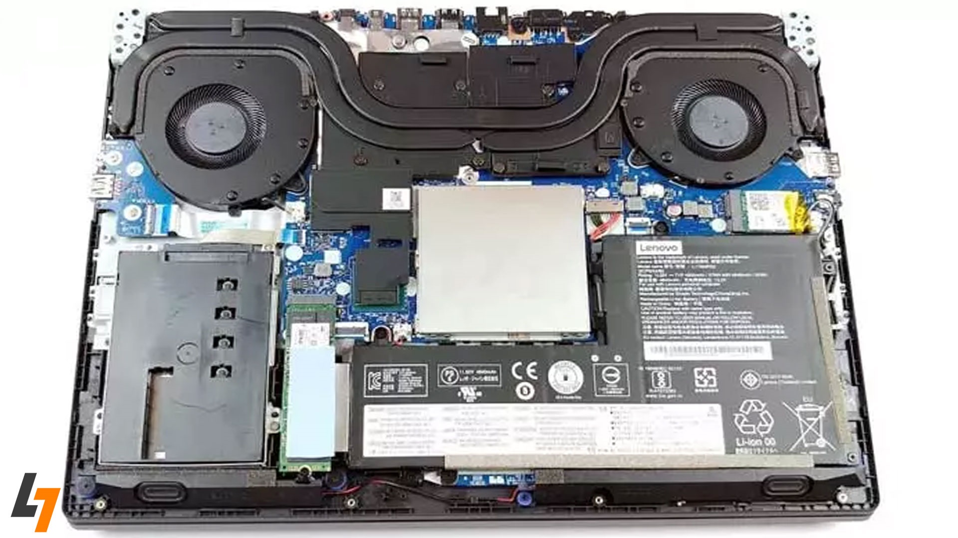 پشت لپ‌تاپ لنوو 