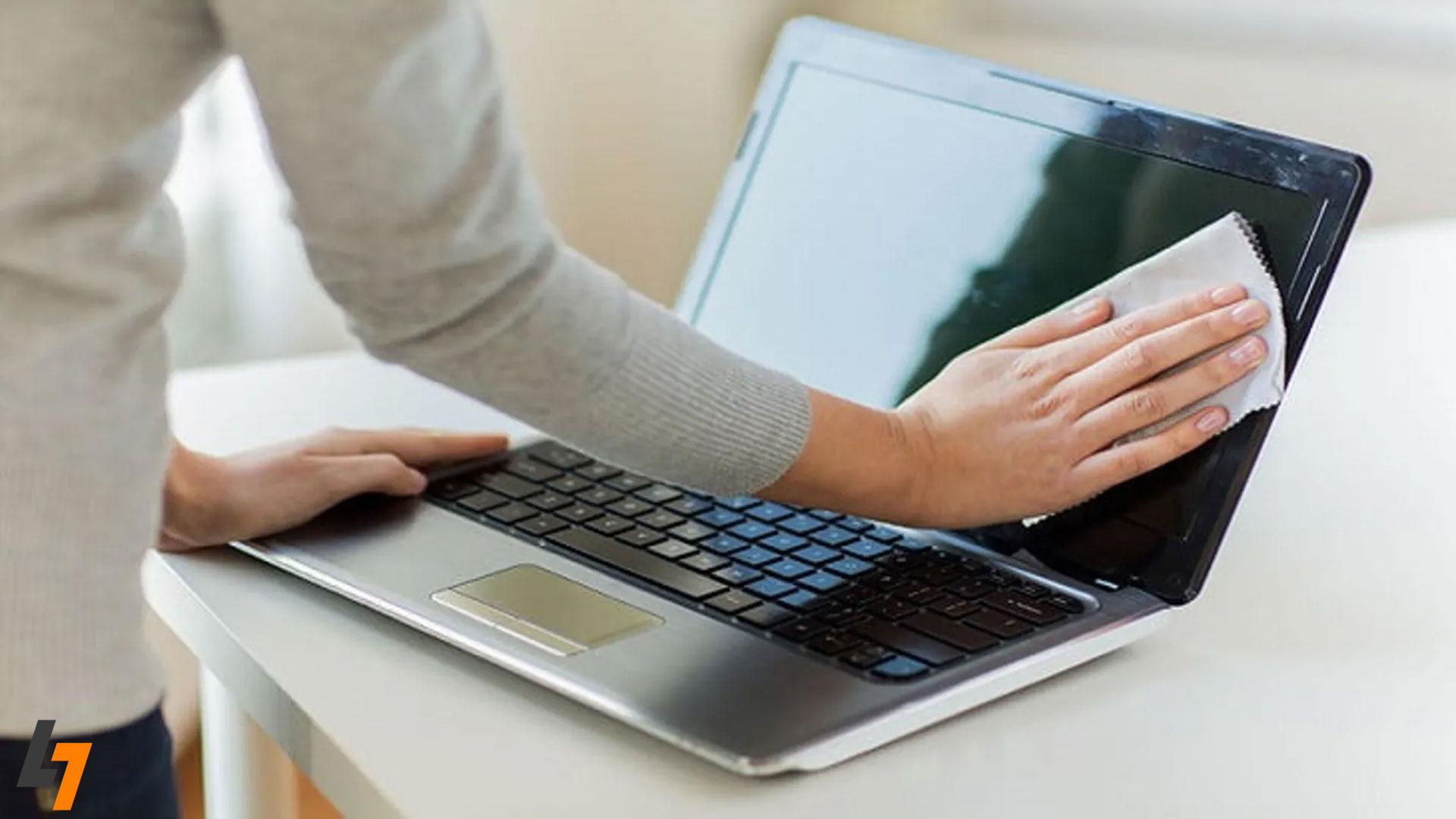 تمیز کردن صفحه نمایش لپ‌تاپ